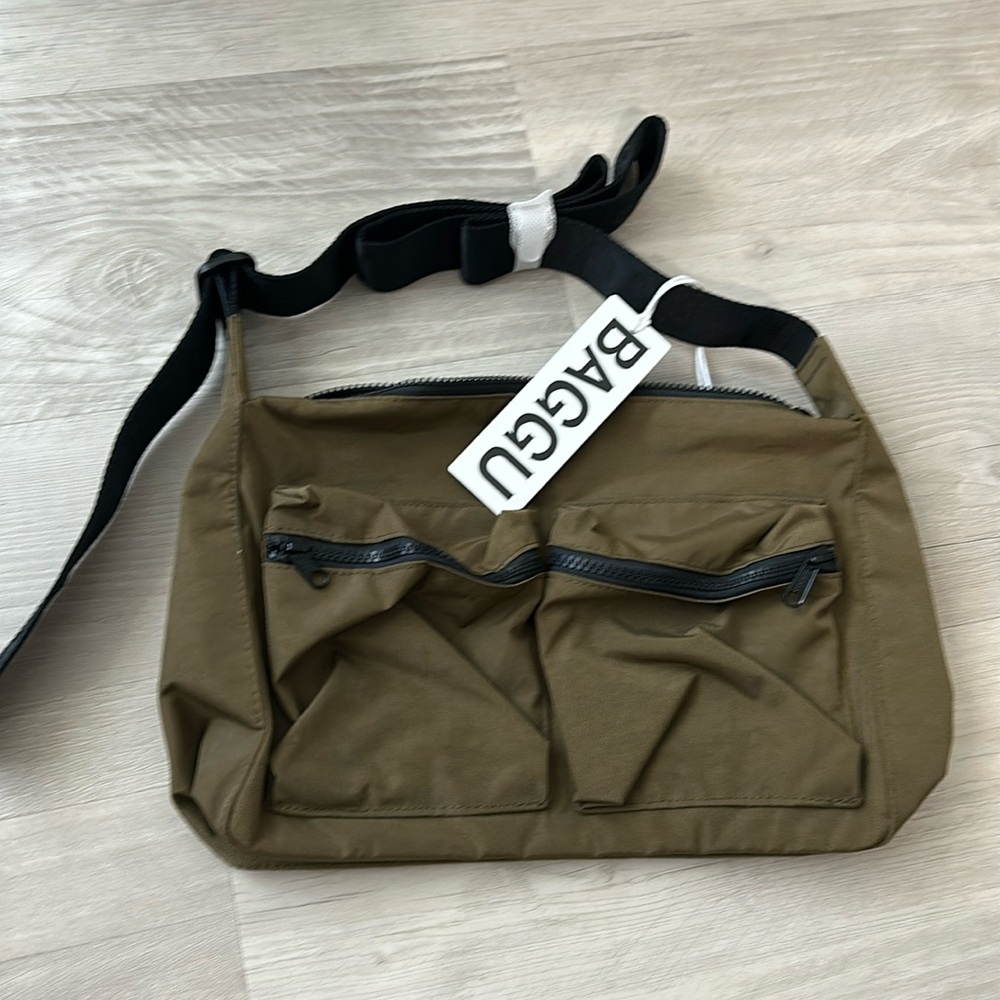 Baggu medium cargo crossbody NWT in seaweed